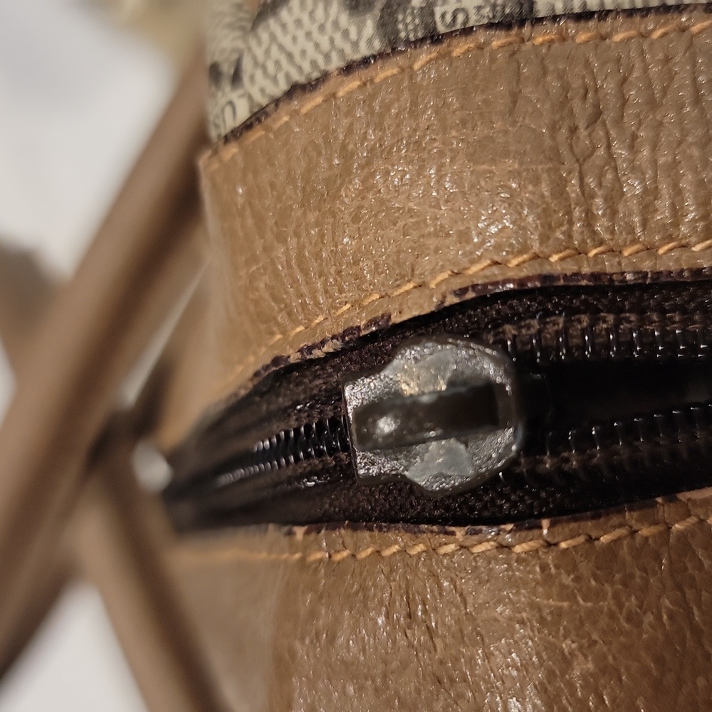 Authentic Gucci plus travel bag - Picture 9 of 14